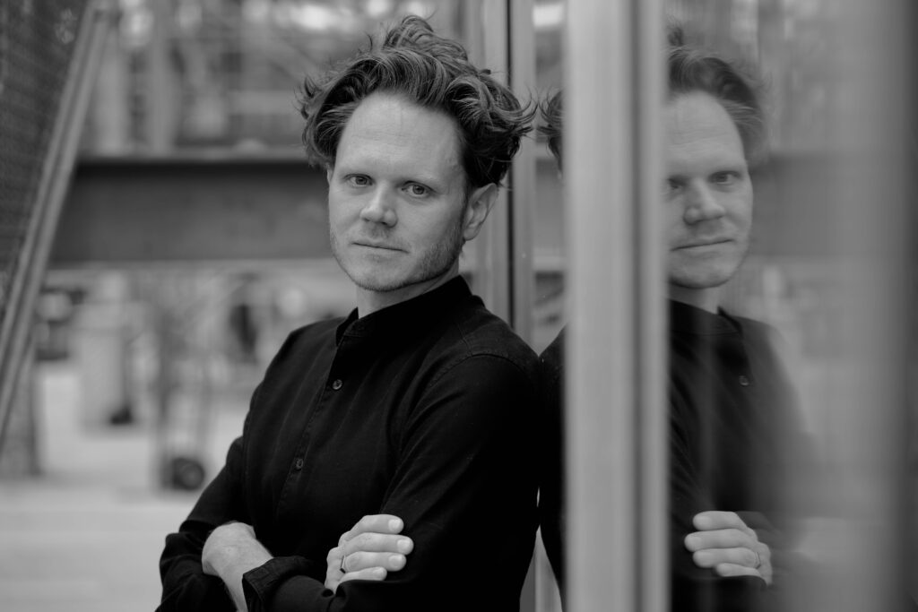 Portrait von Lars Straehler-Pohl